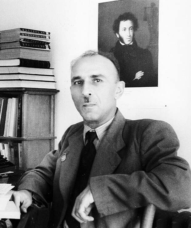 КЕРАШЕВ Тембот Магомедович – основоположник адыгейской литературы