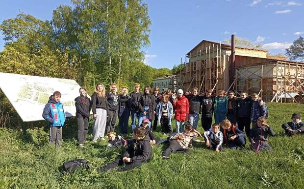 Рязанские школьники при поддержке РНПК привели в порядок окрестности старинной усадьбы