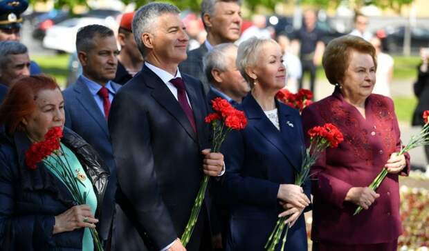 В День Карелии Парфенчиков с Почетными гражданами возложил цветы к Вечному огню