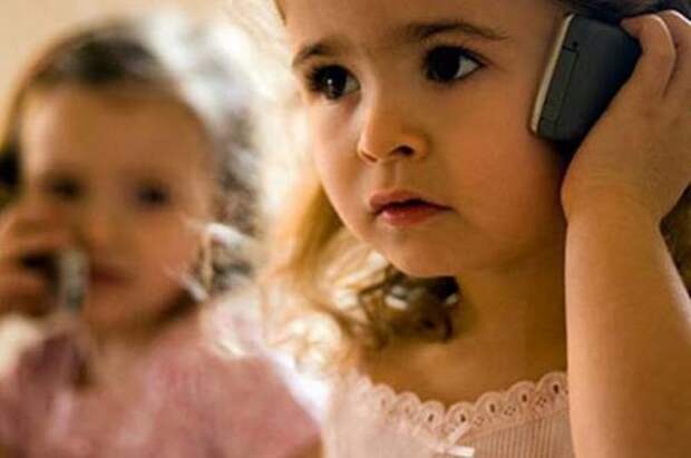Считается незаконным, когда дети в возрасте до 12 лет разговаривают по телефону без присутствия родителей в городе Голубая Земля, штат Миннесота.