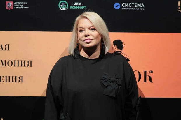 Яна Поплавская добивает депутата. Личный враг? Нет, тут интереснее