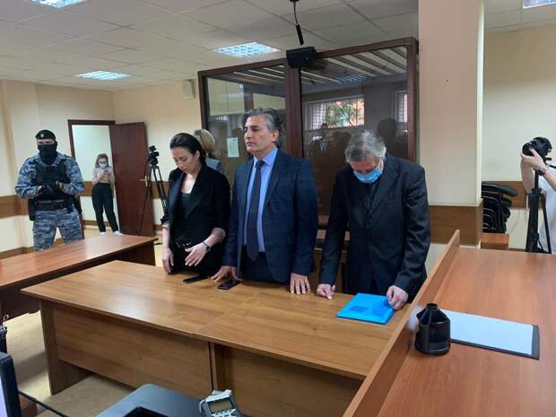 Михаил Ефремов признан виновным. 8 лет колонии общего режима, взят под стражу в здании суда