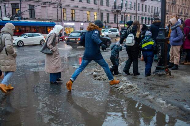 Желание приезжать пропадает: снег и мусор могут лишить Петербург статуса туристического центра