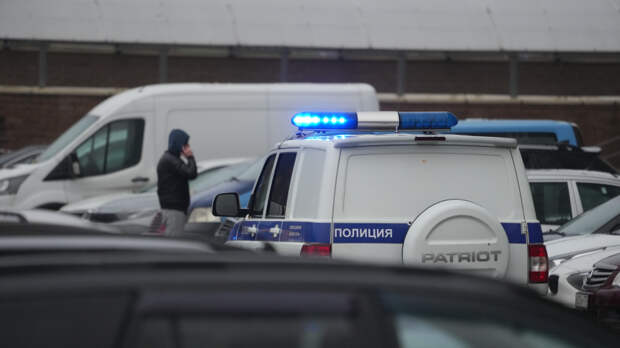 Внедорожник взорвался у торгового центра в Подмосковье