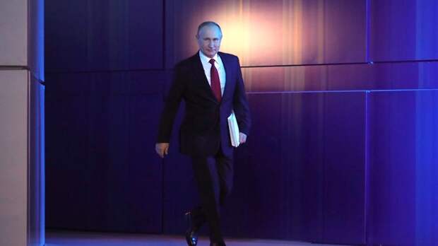 Медведев ушел, Путин готовится к уходу. Зачем в России хотят поменять Конституцию? Медведев ушел, Путин готовится к уходу. Зачем в России хотят поменять Конституцию?