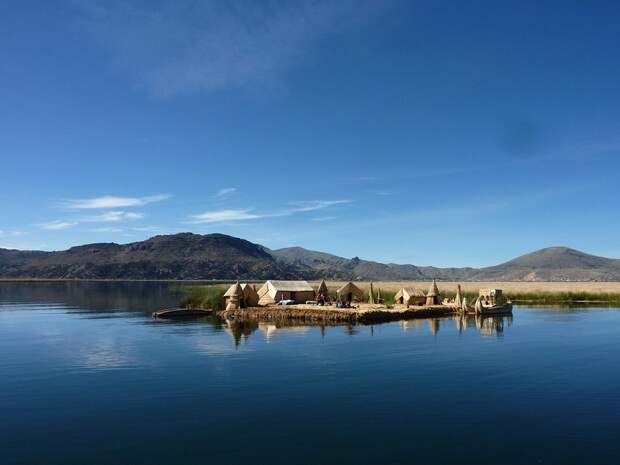 Озеро Титикака. Плавучие острова индейцев уру. Фото
