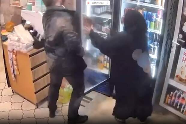 "Во власти таким людям не место": в Дагестане уволили чиновника за дебош его сына в алкомаркете