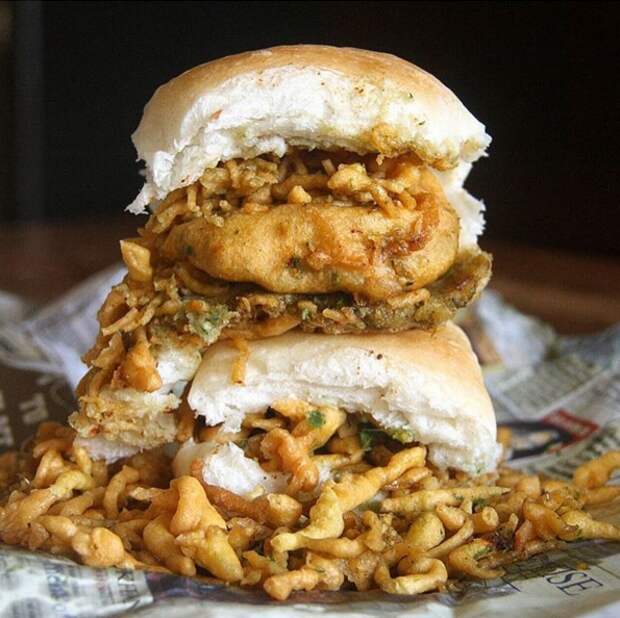 Вада пав (бургер с картофельной котлеткой) в Ashok Vada Pav, Dadar Пальчики оближешь, едим вне дома, индия, мумбай, национальный колорит, уличная еда