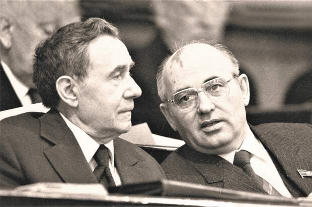 Как Горбачев пришел к власти, и кто ему помог