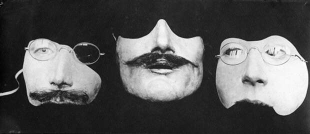 Как создавались маски. | Фото: Lenta.ru.