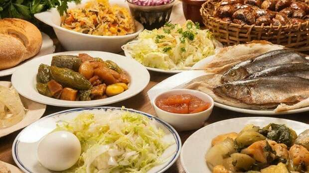 Велики пост, меню, еда / Изображение сгенерировано GigaChat от Сбера / amic.ru