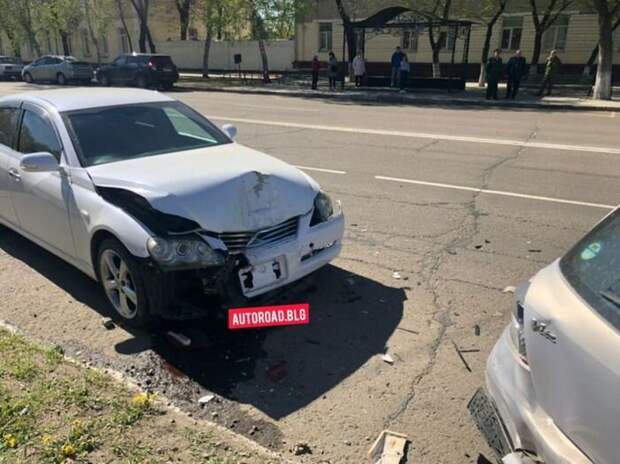 Эффектный разворот привел к массовому ДТП в Благовещенске