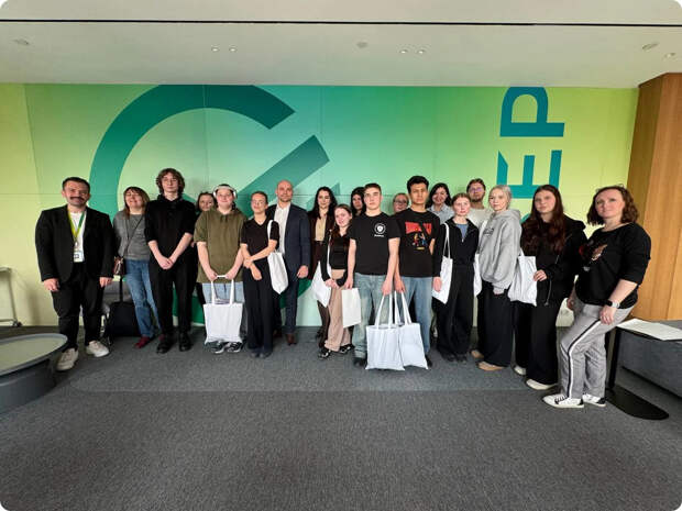 Подростки из "Детских деревень SOS" посетили профориентационную экскурсию в Сбере