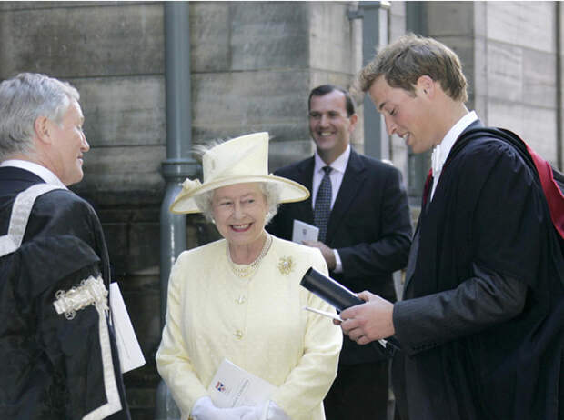 Принц Уильям получает диплом Сент-Эндрюсского университета