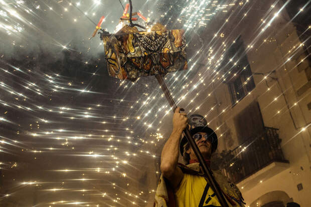 Огненная феерия на испанском празднике Санта-Текла испания, огонь, фестиваль, шоу