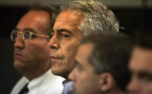 Стало известно, куда Эпштейн пытался устроить своих протеже