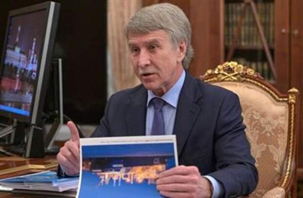 Chief Executive Officer of Novatek company Leonid Mikhelson attends a meeting with Russian President Vladimir Putin in Moscow, Russia May 17, 2021. Sputnik/Alexei Druzhinin/Kremlin via REUTERS ATTENTION EDITORS - THIS IMAGE WAS PROVIDED BY A THIRD PARTY.