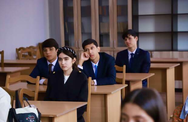 Таджикистану не хватает 180 тысяч школьных мест для перехода на 12-летнее образование