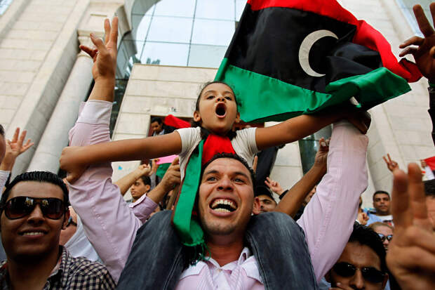 Ливийцы празднуют убийство Каддафи, 20 октября 2011