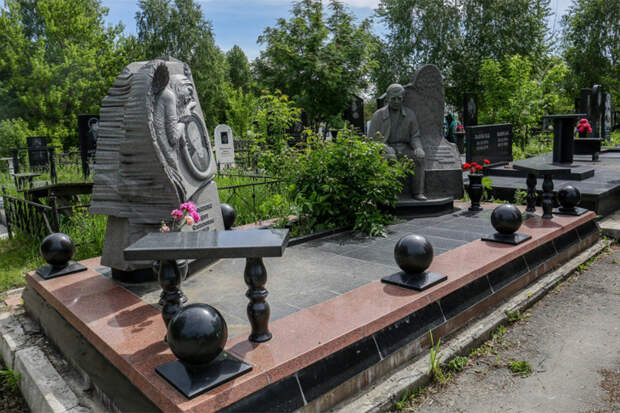 Живых клещей не нашли на кладбищах Новосибирска
