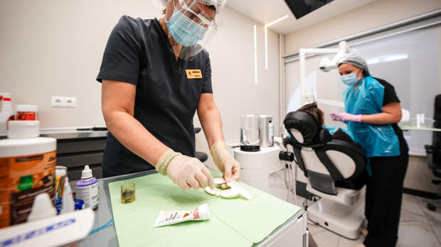 Не только про эстетику: стоматолог назвал неочевидные последствия потери зубов