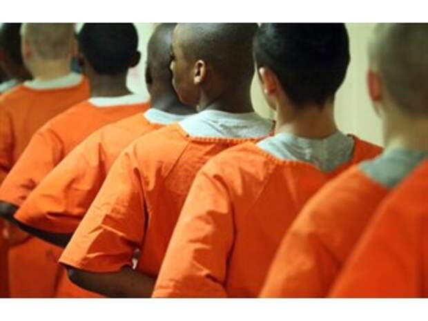 «Штраф, тюрьма, изъятие детей»: демократы США готовят спецлагеря