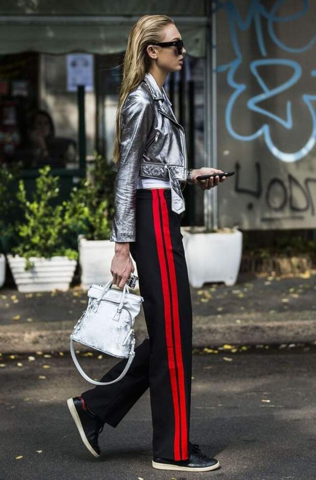 В ход ноги: брюки с лампасами — главный тренд весны | Glamour.ru