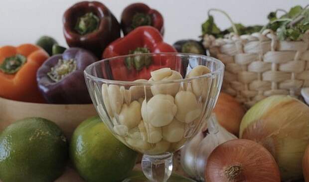 В кофеварке можно приготовить овощи на пару.