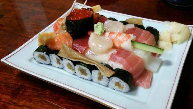 Вкусный суши-арт - такое даже есть жалко!