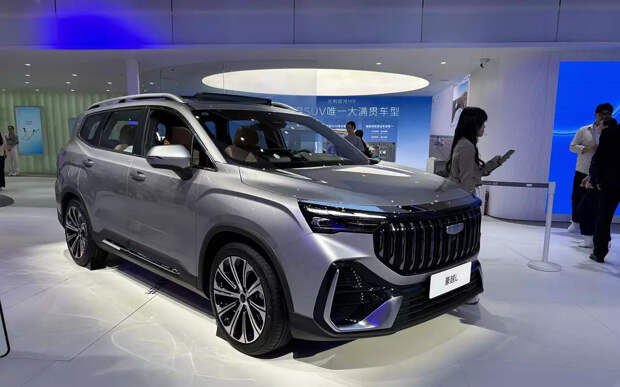 Geely Okavango пережил очередное обновление: новый мотор и огромный планшет в салоне