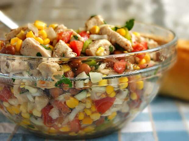 Салат с кукурузой Пальчики оближешь.