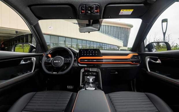 Крупный семейный кроссовер Kia начали продавать в России: комплектации и цены