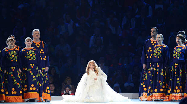 Певица Юлия Самойлова во время выступления на церемонии открытия XI зимних Паралимпийских игр в Сочи