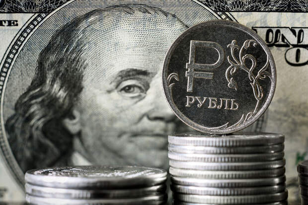 Финансист Смирнов: доллар будет стоить более 74 рублей на следующей неделе