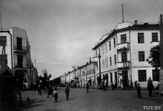 Улица Ленина, нечетная сторона и здание №17 справа. Источник: НАРБ Улица Ленина, нечетная сторона и здание №17 справа. Источник: НАРБ
