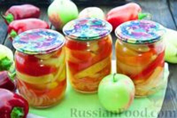 Фото к рецепту: Маринованный сладкий перец с яблоками, луком и кетчупом (на зиму)