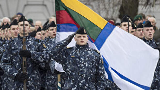 Литовские военнослужащие во время празднования Дня Вооруженных сил в Вильнюсе. Архивное фото