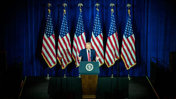 Трамп внезапно начал издавать странные звуки и кривляться во время выступления