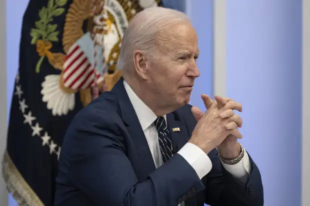 Русские в Метрополе, доллар по 200 рублей — в Белом доме оправдываются за новый “стендап” Байдена