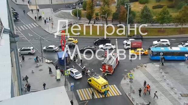 Грузовик перевернулся в центре столицы