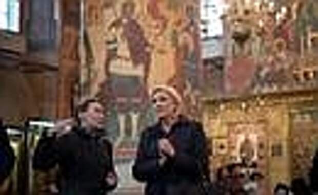 Марин Ле Пен, находящаяся в России по приглашению российских парламентариев, посетила Музеи Московского Кремля.