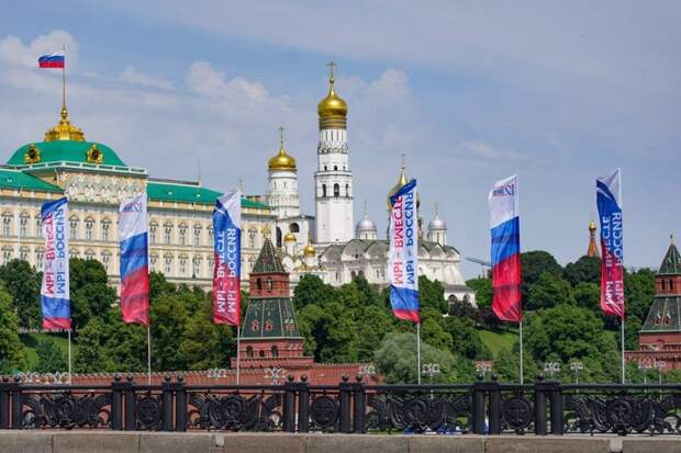 Солист «Uma2rmaH» посетил столичный пункт отбора на военную службу по контракту. Фото: Е. Самарин mos.ru. Пресс-служба мэра и Правительства Москвы
