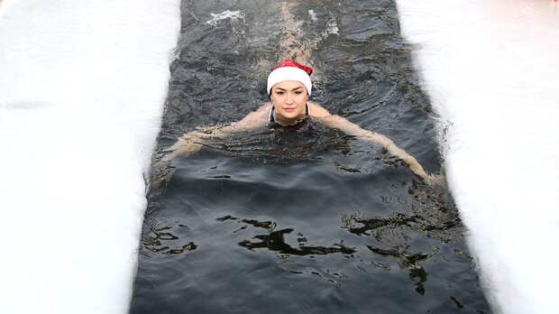 Онищенко: купаться в проруби нельзя при сердечно-сосудистых заболеваниях