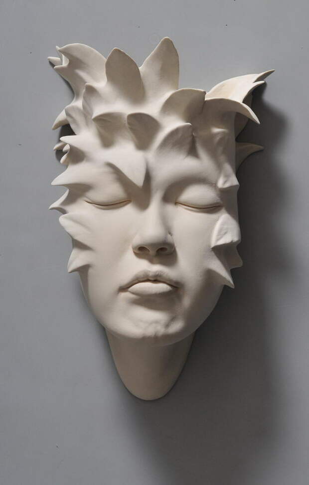 Тянущиеся лица в скульптурах Johnson Tsang