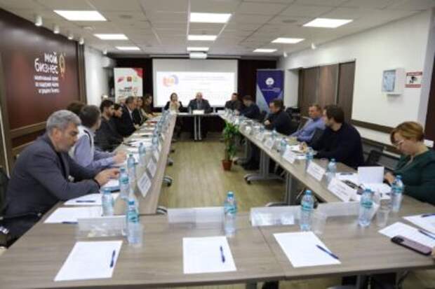 Евгений Боровских организовал круглый стол по вопросам деятельности сезонных кафе