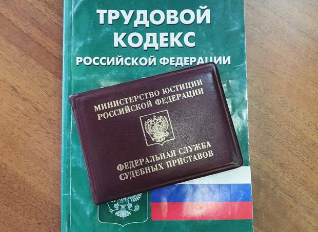 Юрист рассказал о запрете увольнять вышедших на пенсию работников