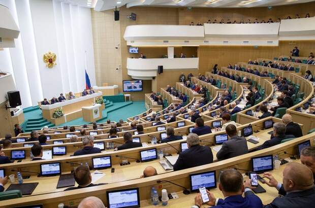 Совет Федерации одобрил закон о переходе к единым правилам имущественных торгов