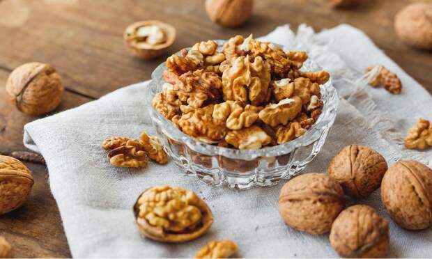 Снижает холестерин и еще 6 полезных свойств грецкого ореха. А сколько можно в день?
