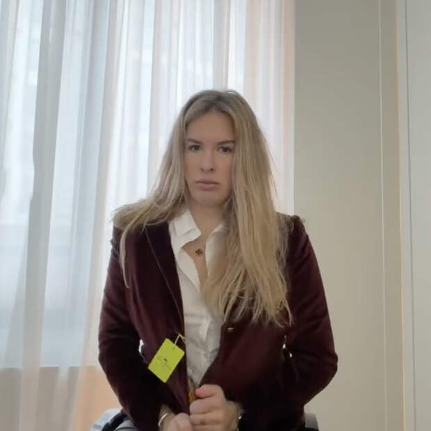 Российскую спортсменку на коляске уронили в аэропорту Турции