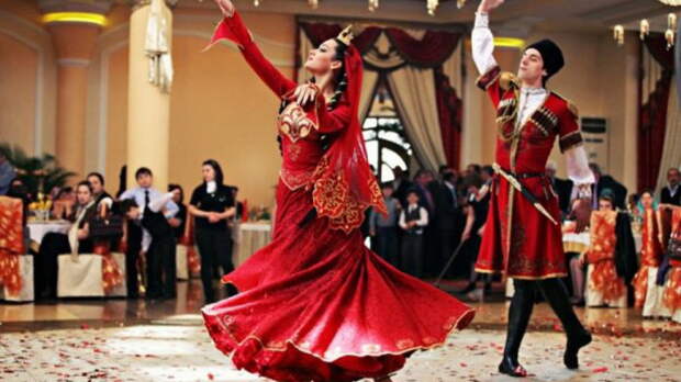 Кавказские народные танцы. Самые красивые танцы. Фото с сайта NewPix.ru